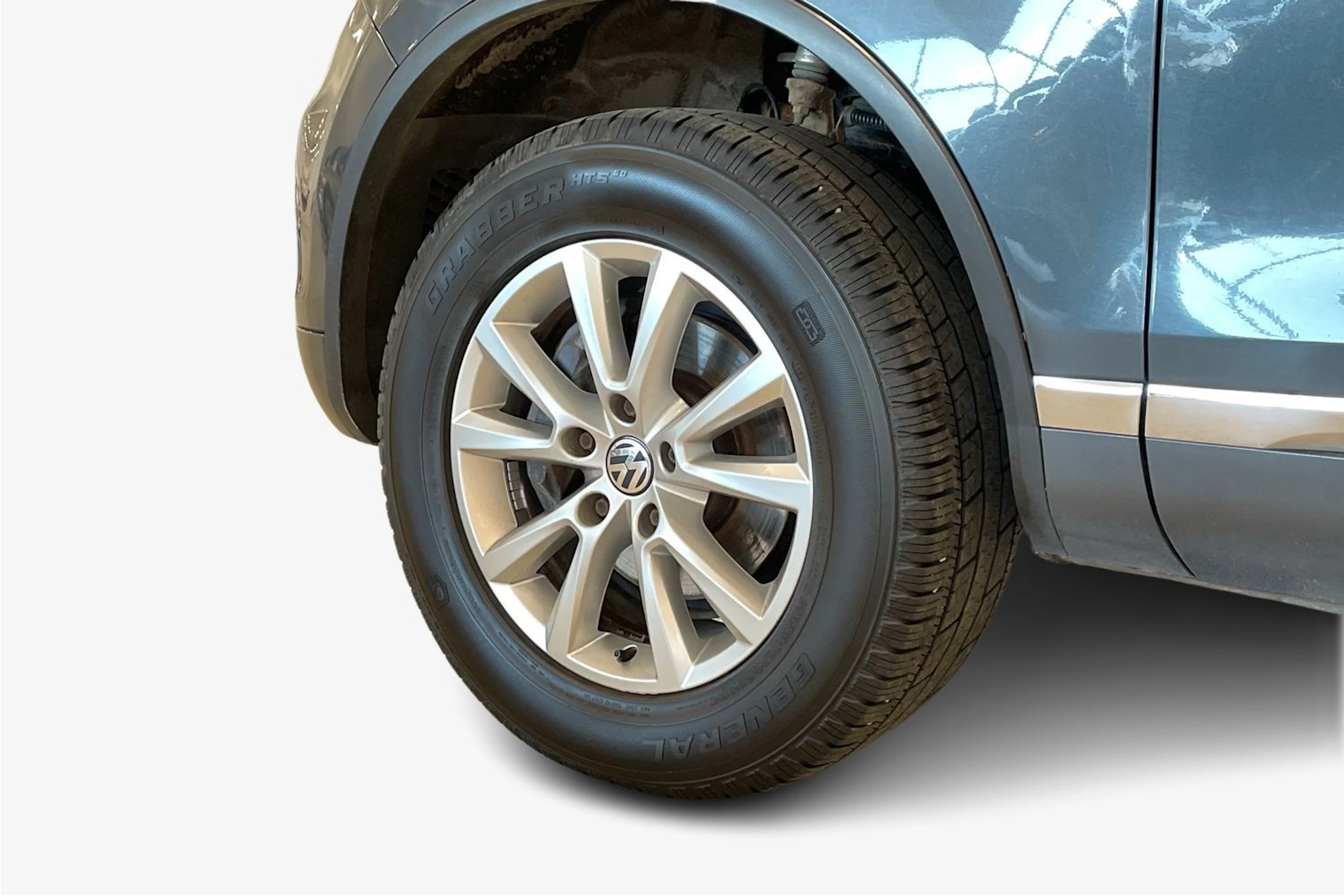harmaa Volkswagen Touareg 2012 kuva 9.