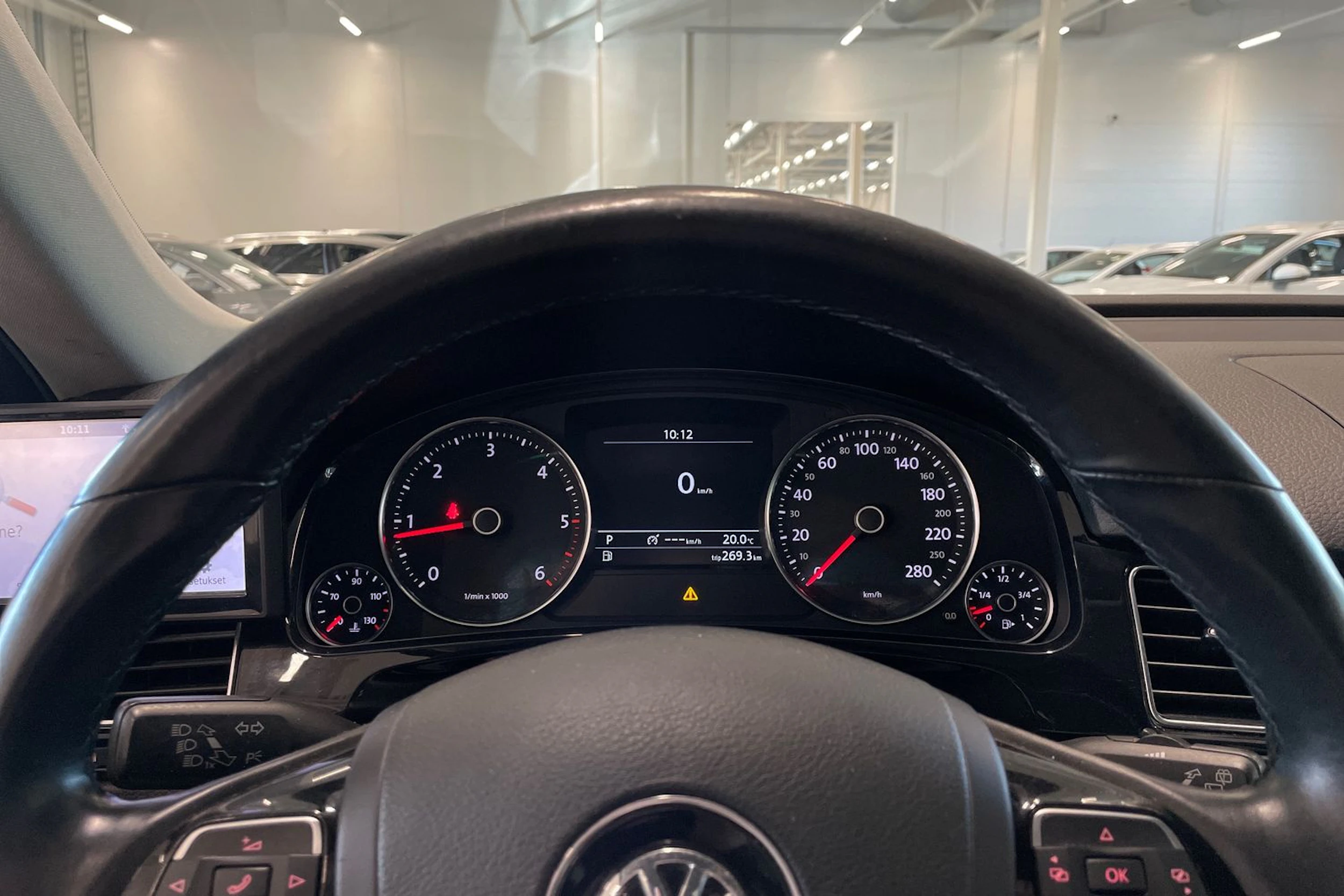 harmaa Volkswagen Touareg 2012 kuva 13.