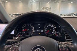 harmaa Volkswagen Touareg 2012 kuva 13.