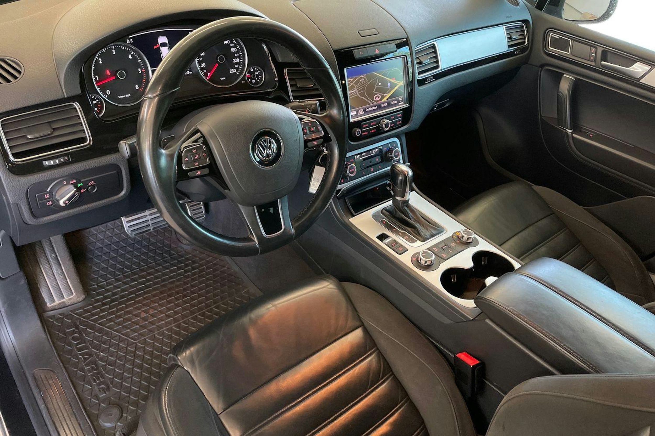 Musta Volkswagen TOUAREG 2013 kuva 7.