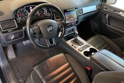 Musta Volkswagen TOUAREG 2013 kuva 7.