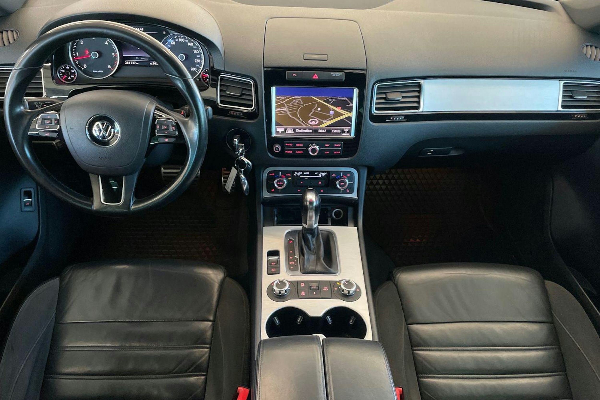 Musta Volkswagen TOUAREG 2013 kuva 9.