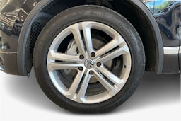 Musta Volkswagen TOUAREG 2013 kuva 11.