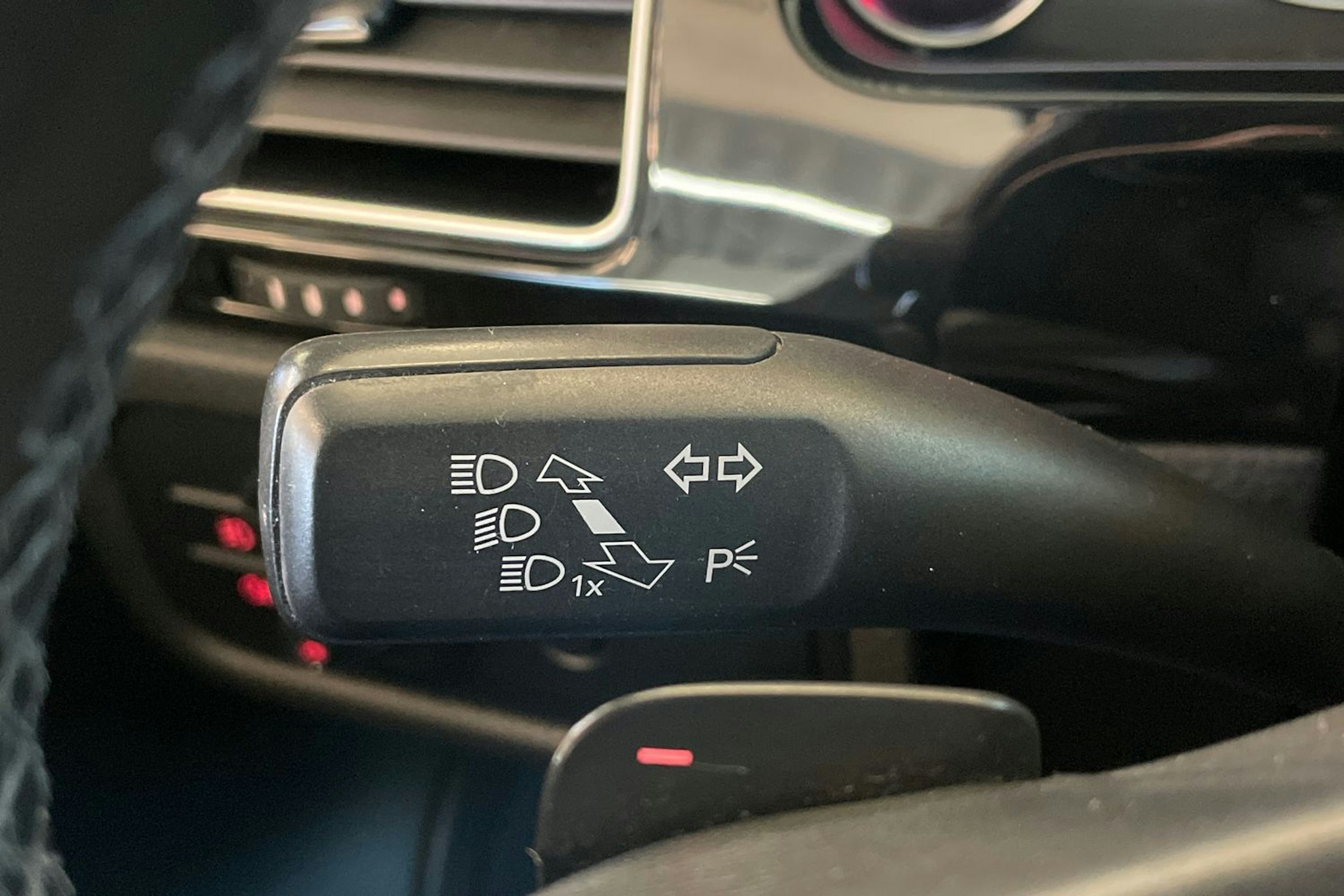 Musta Volkswagen TOUAREG 2013 kuva 16.