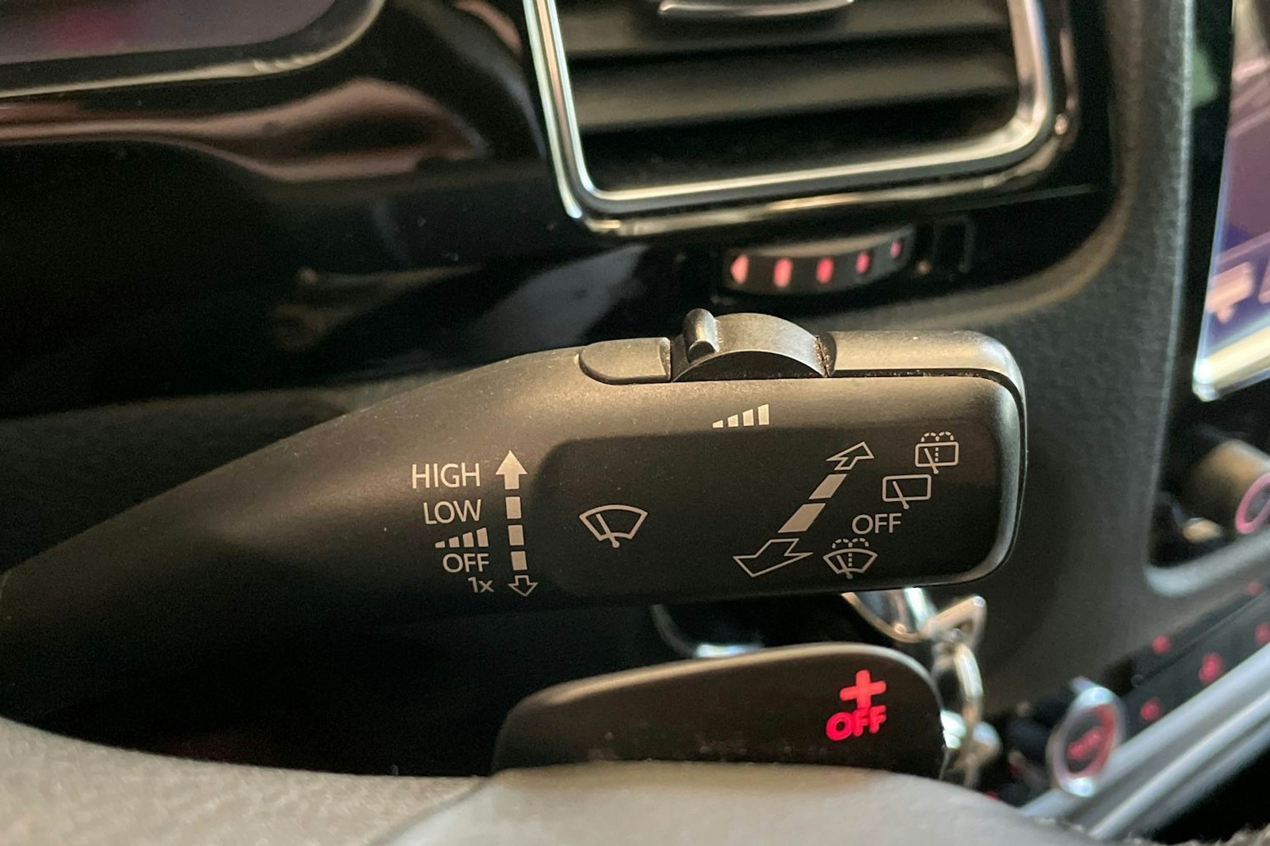 Musta Volkswagen TOUAREG 2013 kuva 19.