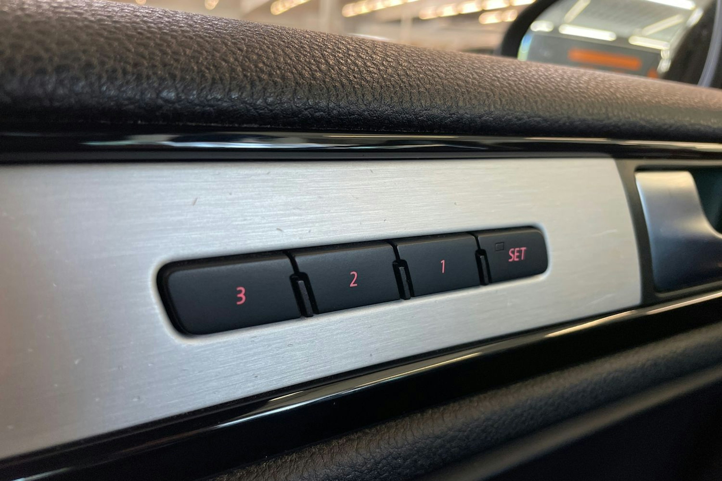 Musta Volkswagen TOUAREG 2013 kuva 23.