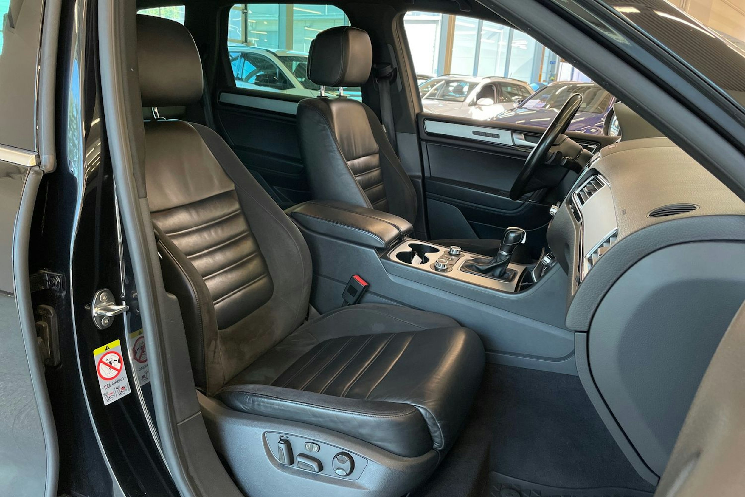 Musta Volkswagen TOUAREG 2013 kuva 31.