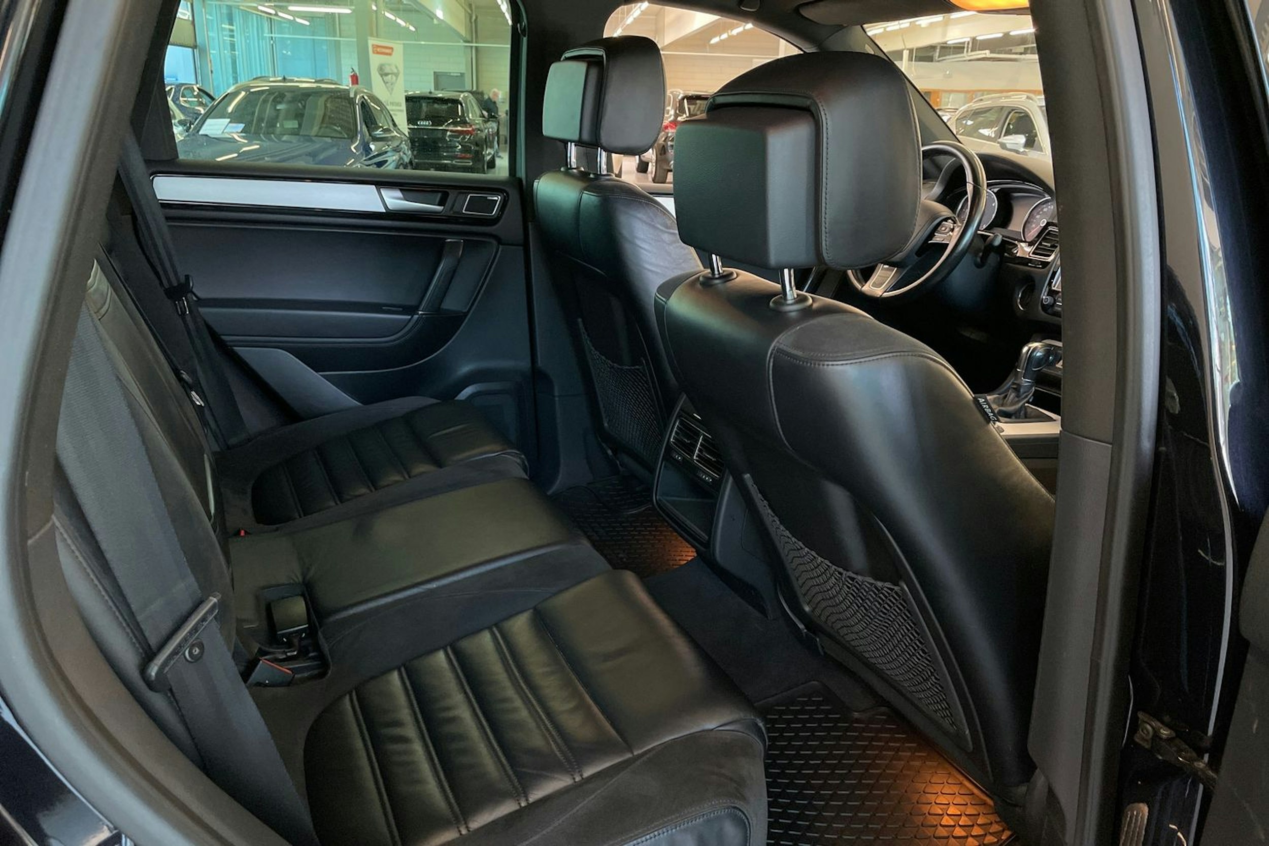 Musta Volkswagen TOUAREG 2013 kuva 32.