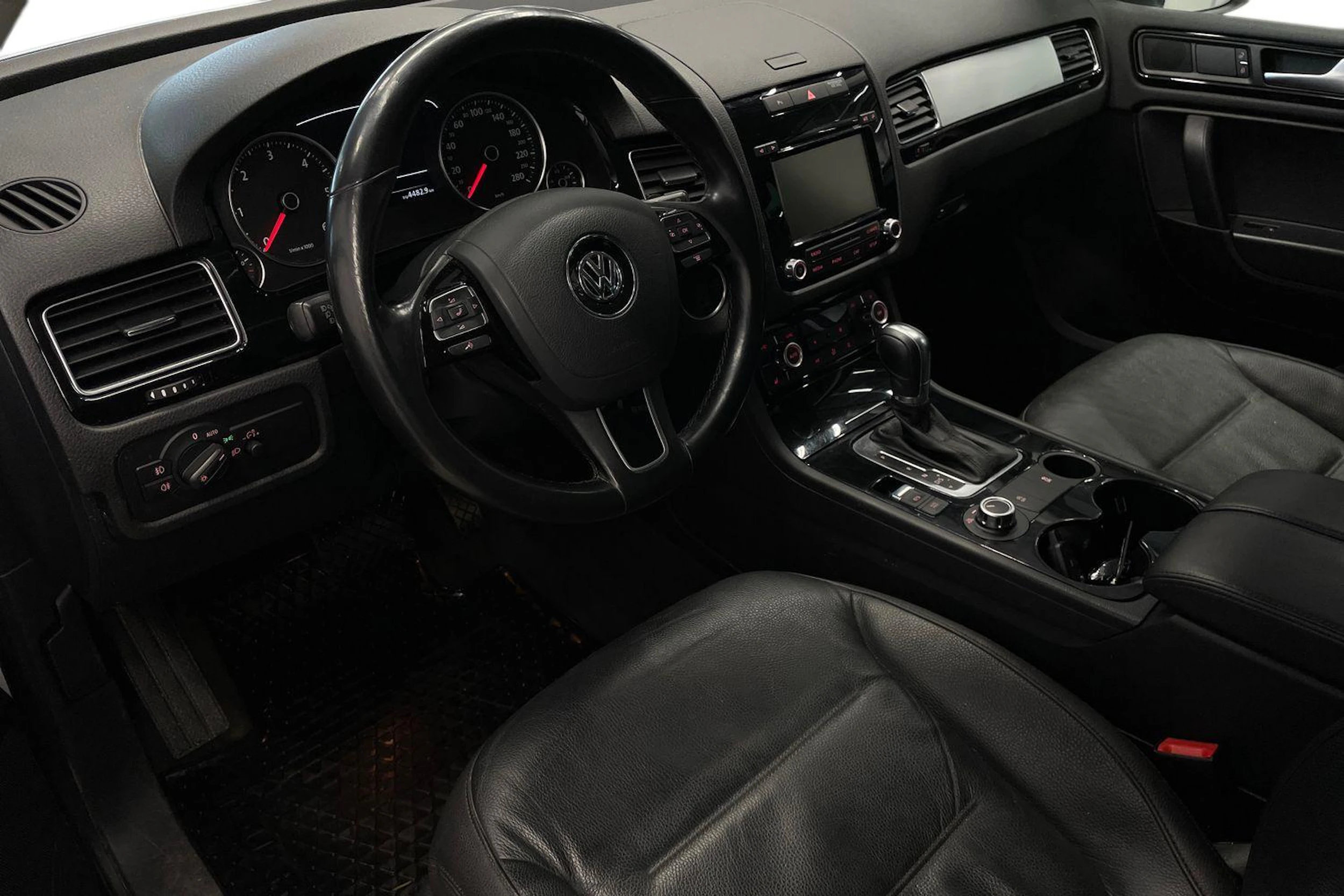 Valkoinen Volkswagen TOUAREG 2014 kuva 8.