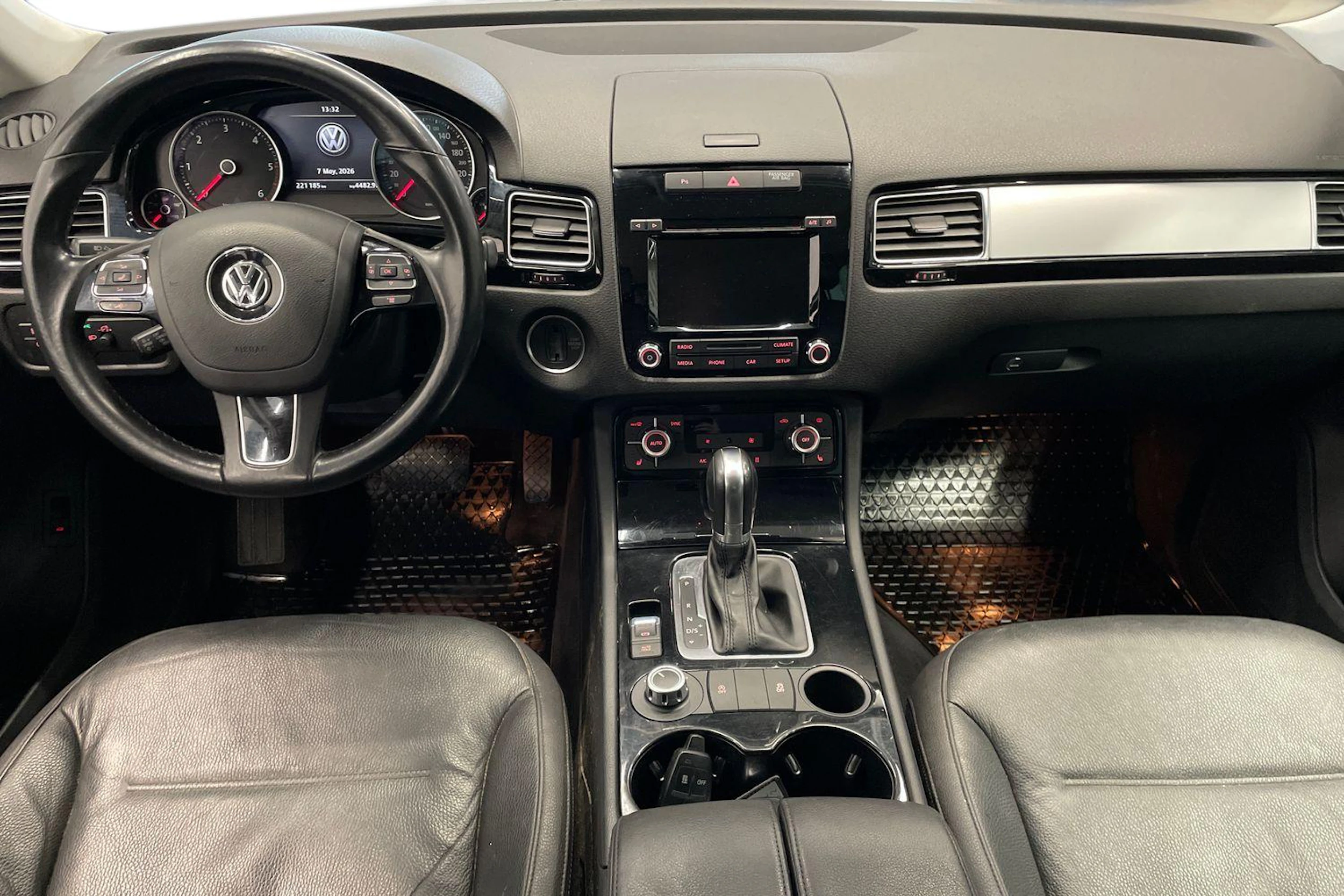 Valkoinen Volkswagen TOUAREG 2014 kuva 9.