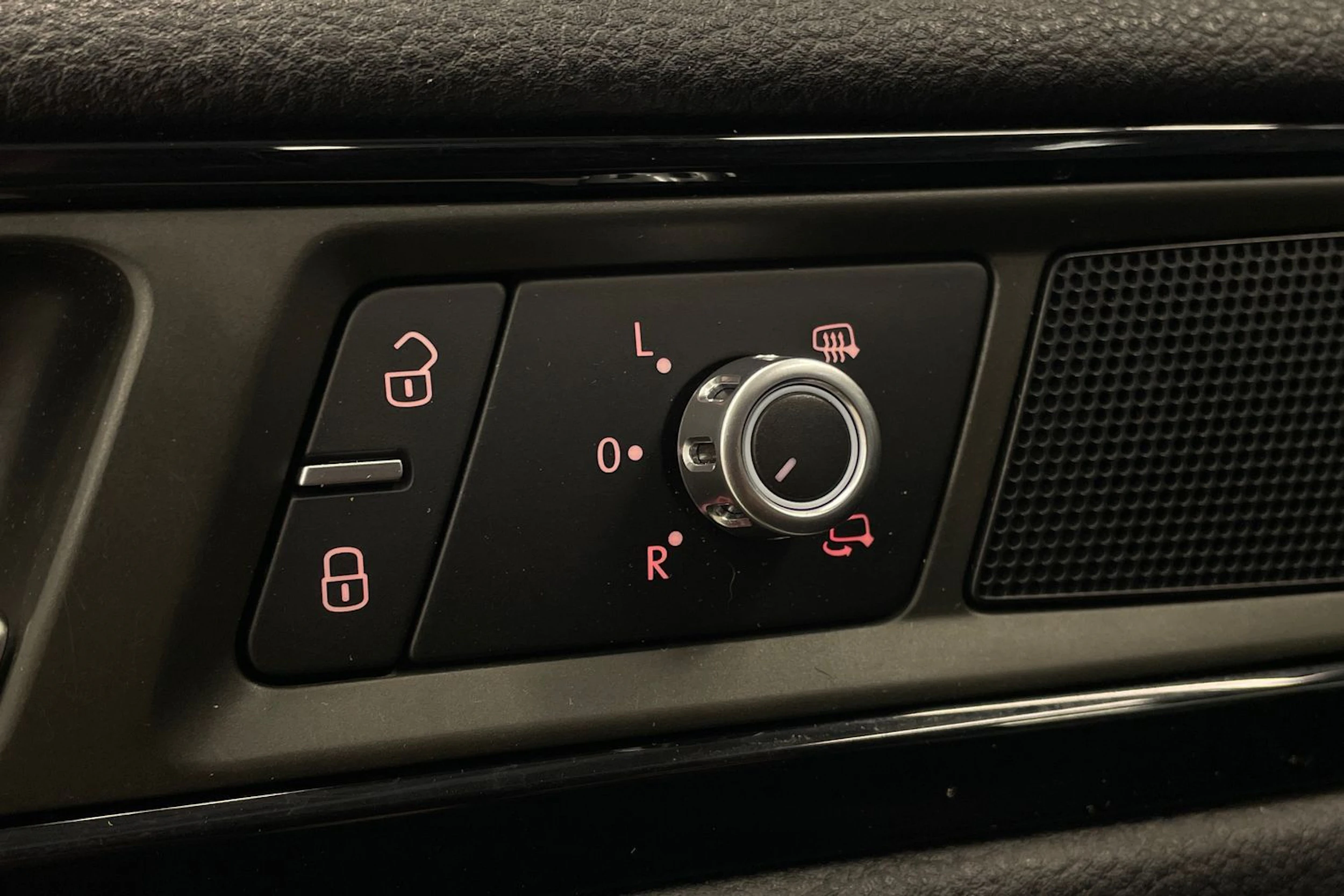 Valkoinen Volkswagen TOUAREG 2014 kuva 16.