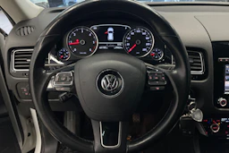 Valkoinen Volkswagen TOUAREG 2014 kuva 17.