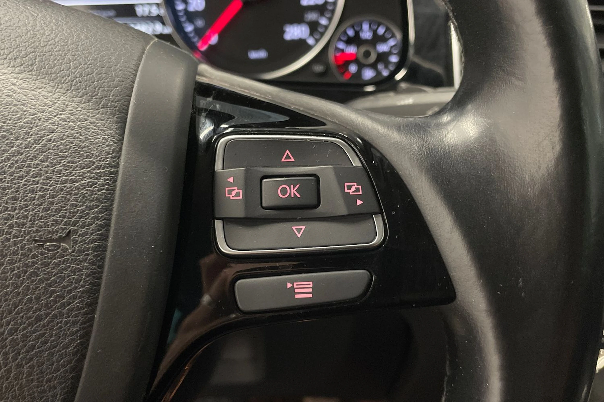 Valkoinen Volkswagen TOUAREG 2014 kuva 19.