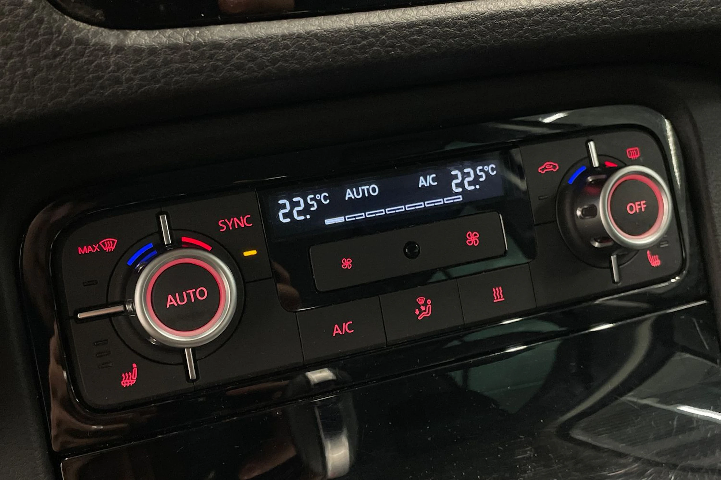 Valkoinen Volkswagen TOUAREG 2014 kuva 22.