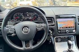 harmaa Volkswagen Touareg 2014 kuva 6.