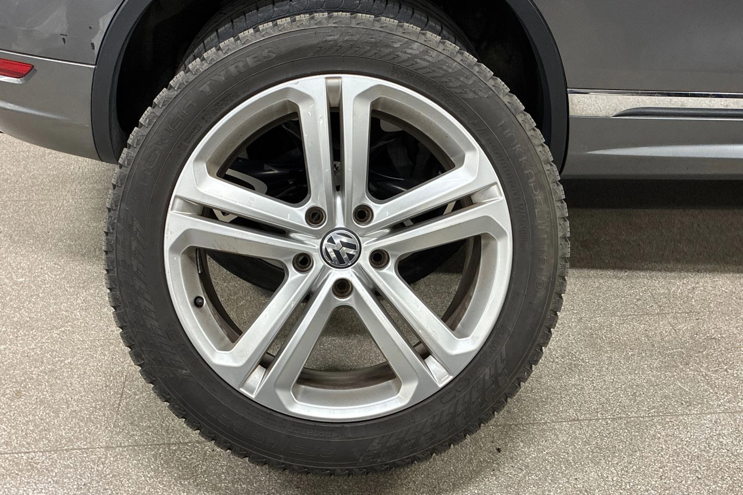 harmaa Volkswagen Touareg 2014 kuva 10.