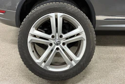 harmaa Volkswagen Touareg 2014 kuva 10.