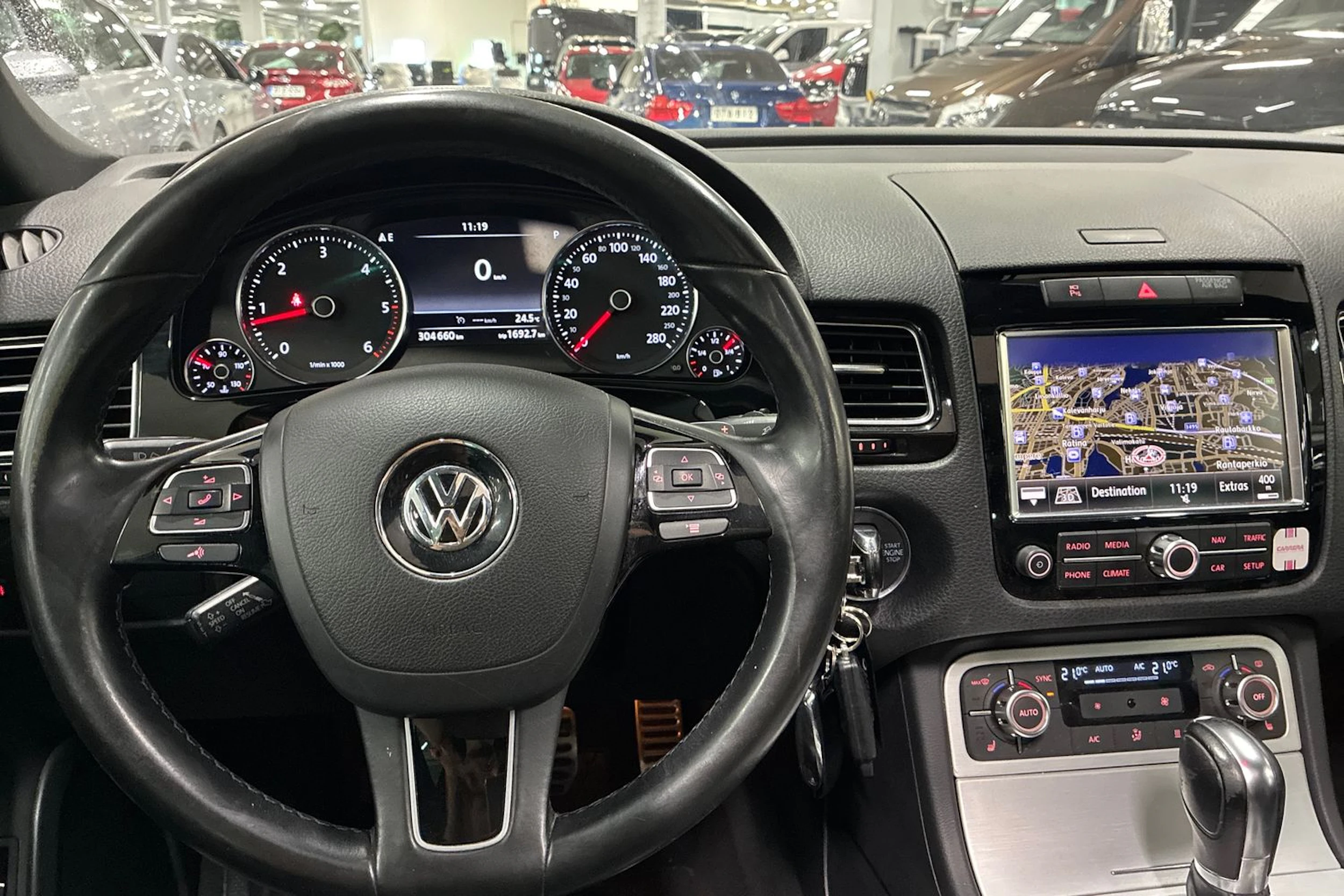harmaa Volkswagen Touareg 2014 kuva 11.