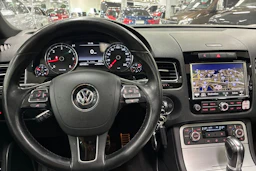 harmaa Volkswagen Touareg 2014 kuva 11.