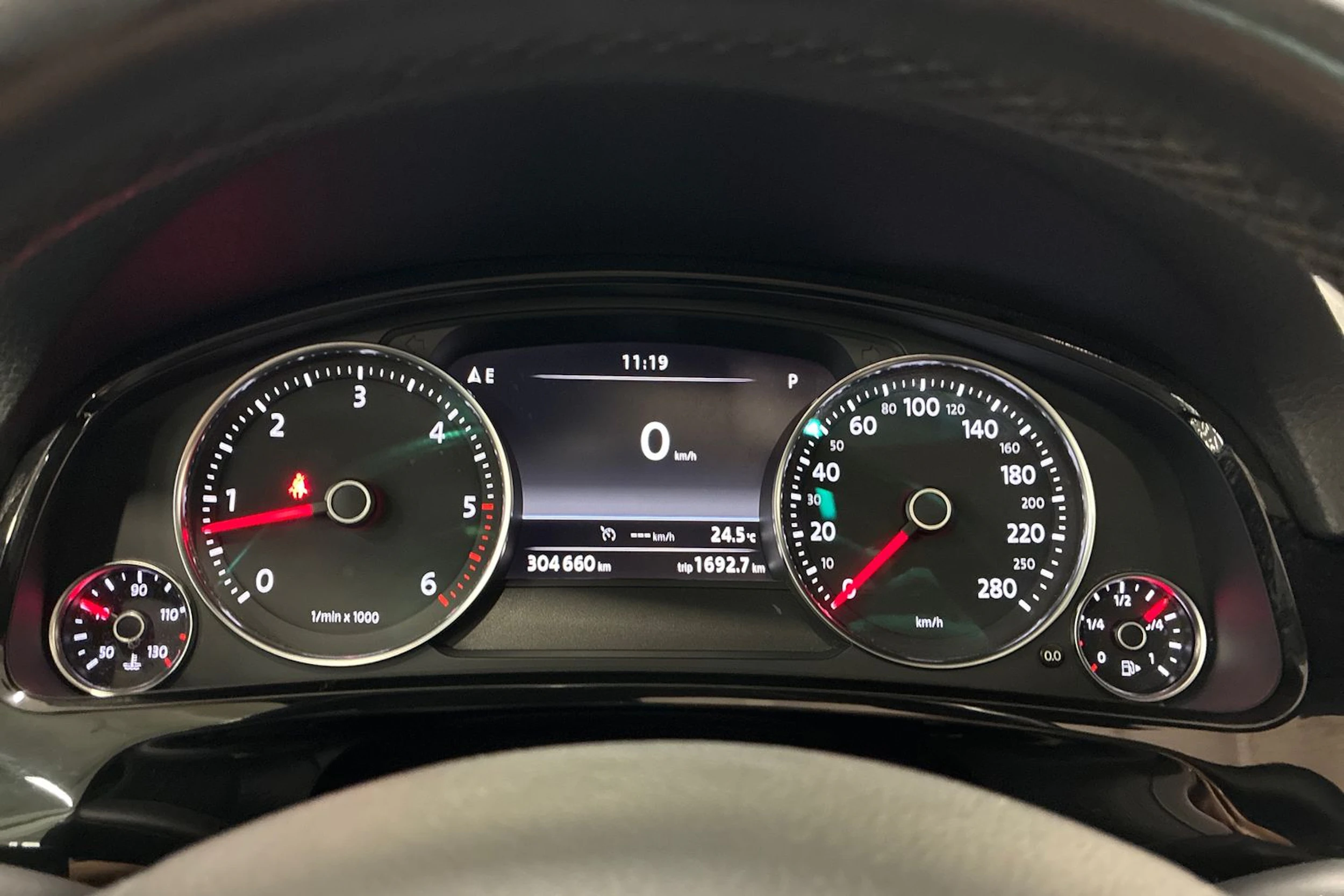 harmaa Volkswagen Touareg 2014 kuva 12.