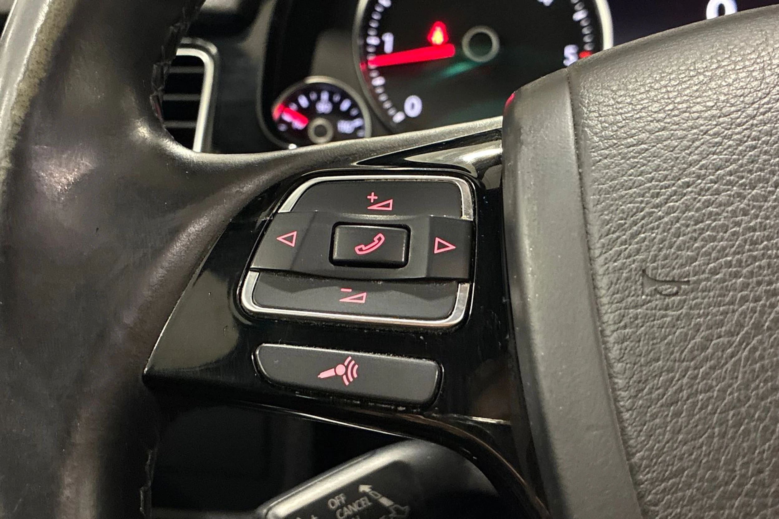 harmaa Volkswagen Touareg 2014 kuva 13.