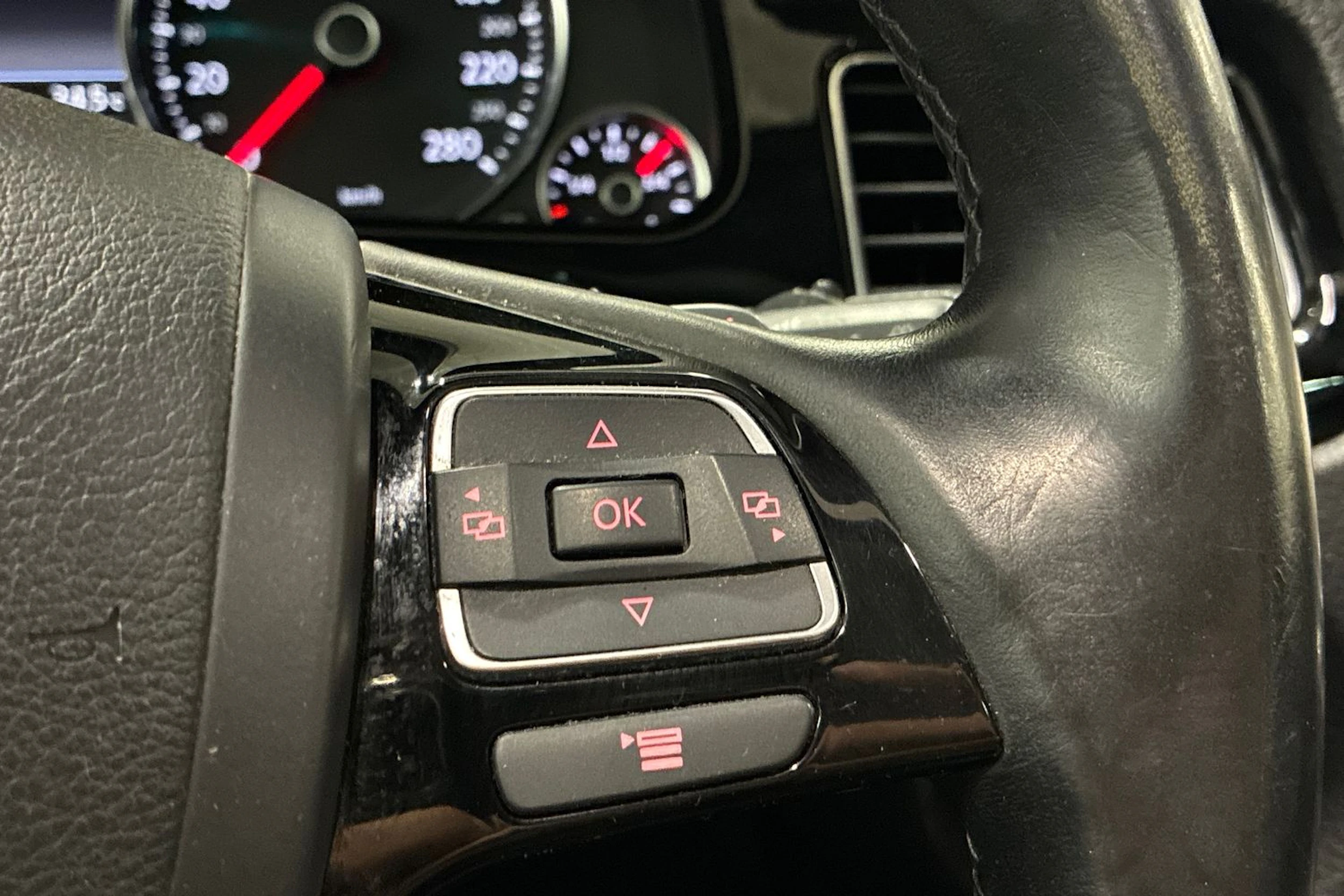 harmaa Volkswagen Touareg 2014 kuva 14.