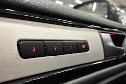 harmaa Volkswagen Touareg 2014 kuva 17.
