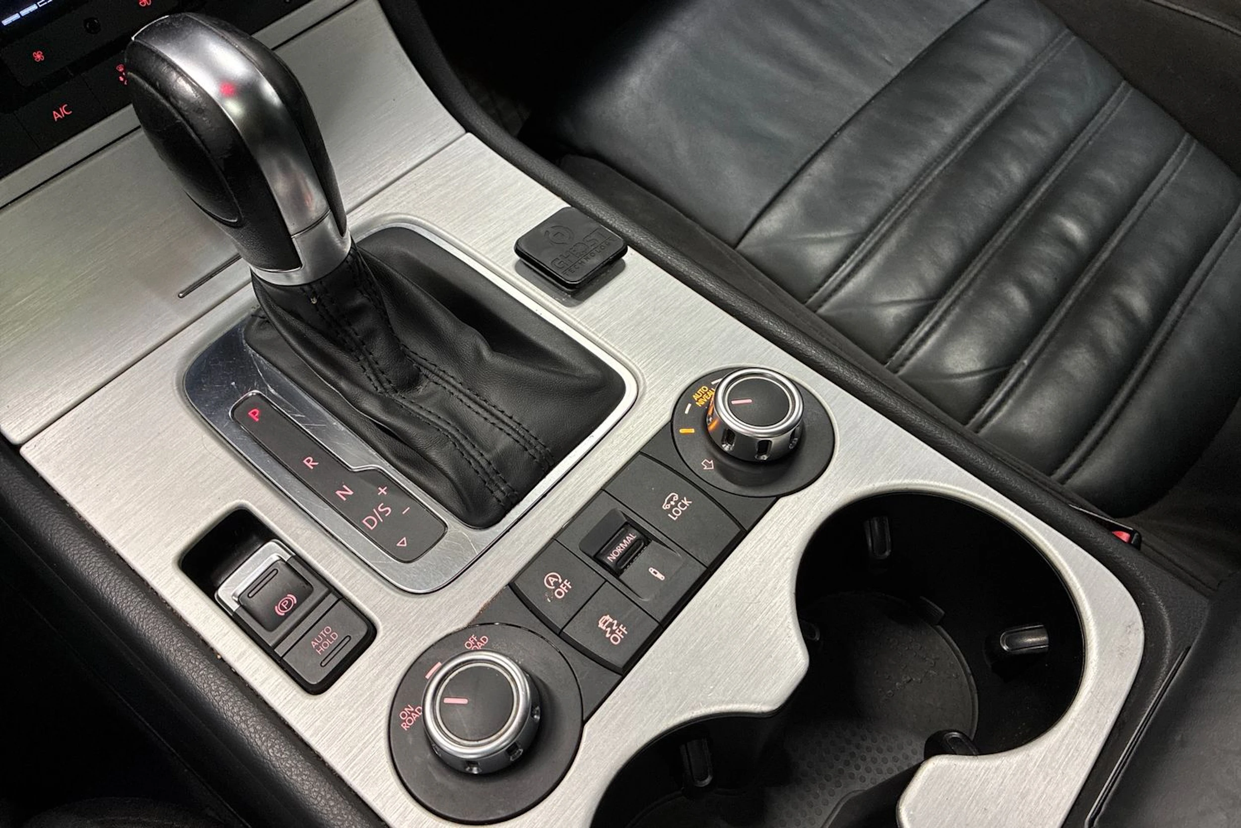 harmaa Volkswagen Touareg 2014 kuva 18.