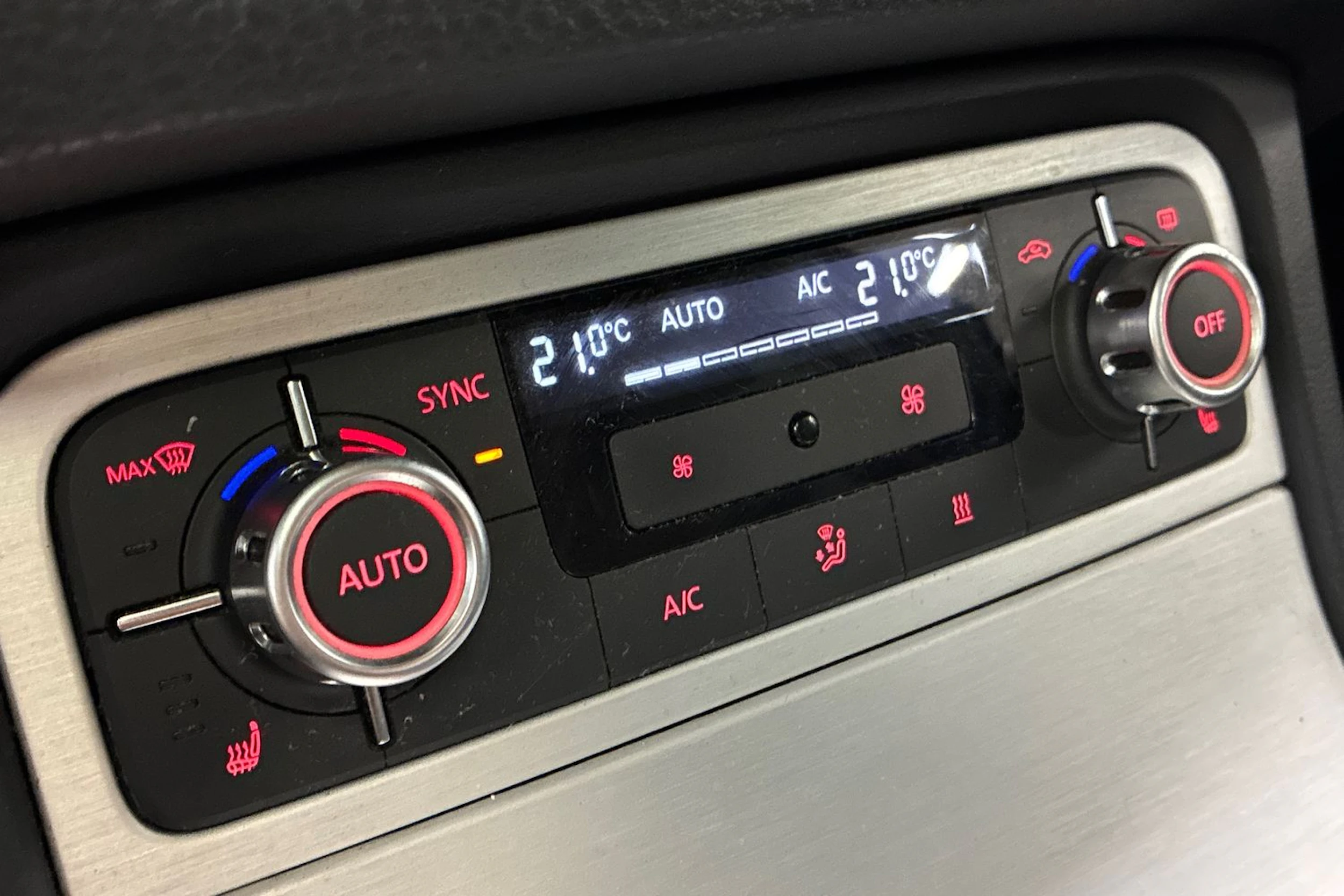 harmaa Volkswagen Touareg 2014 kuva 19.