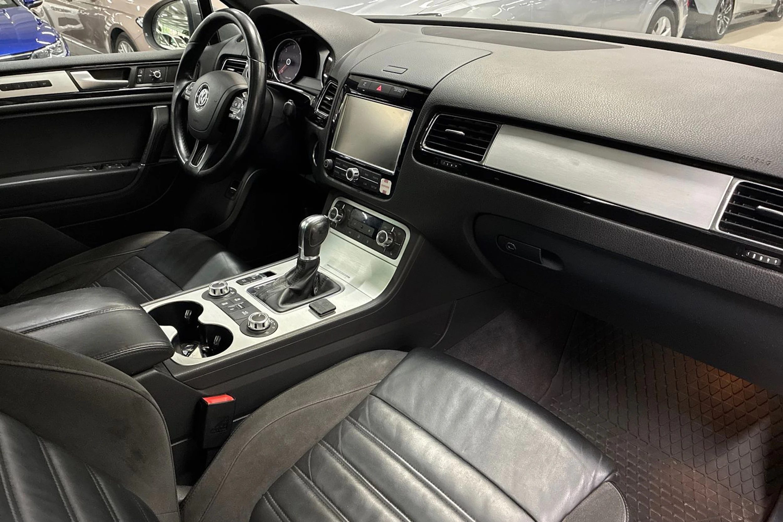 harmaa Volkswagen Touareg 2014 kuva 27.