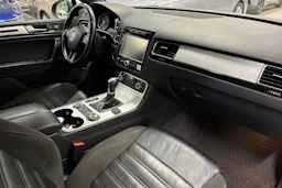 harmaa Volkswagen Touareg 2014 kuva 27.