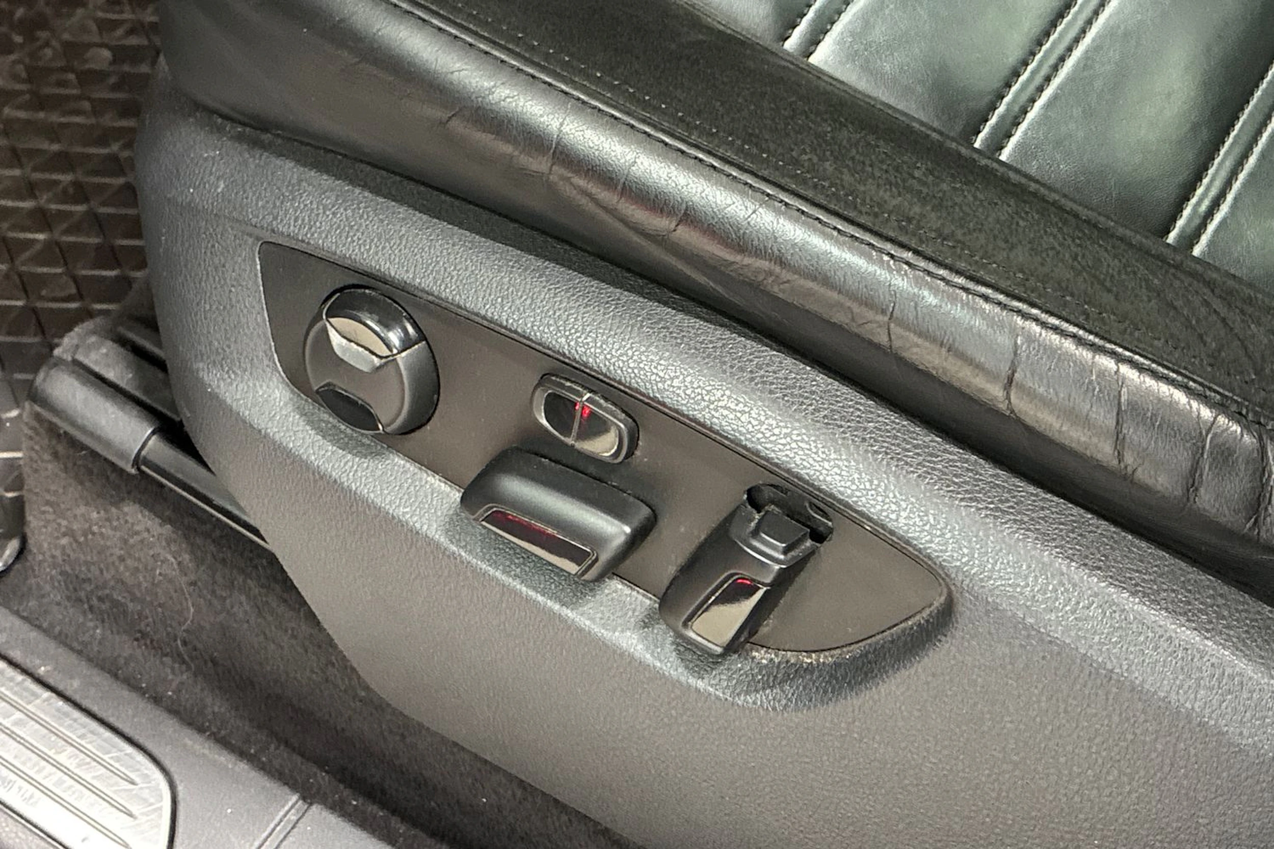 harmaa Volkswagen Touareg 2014 kuva 29.