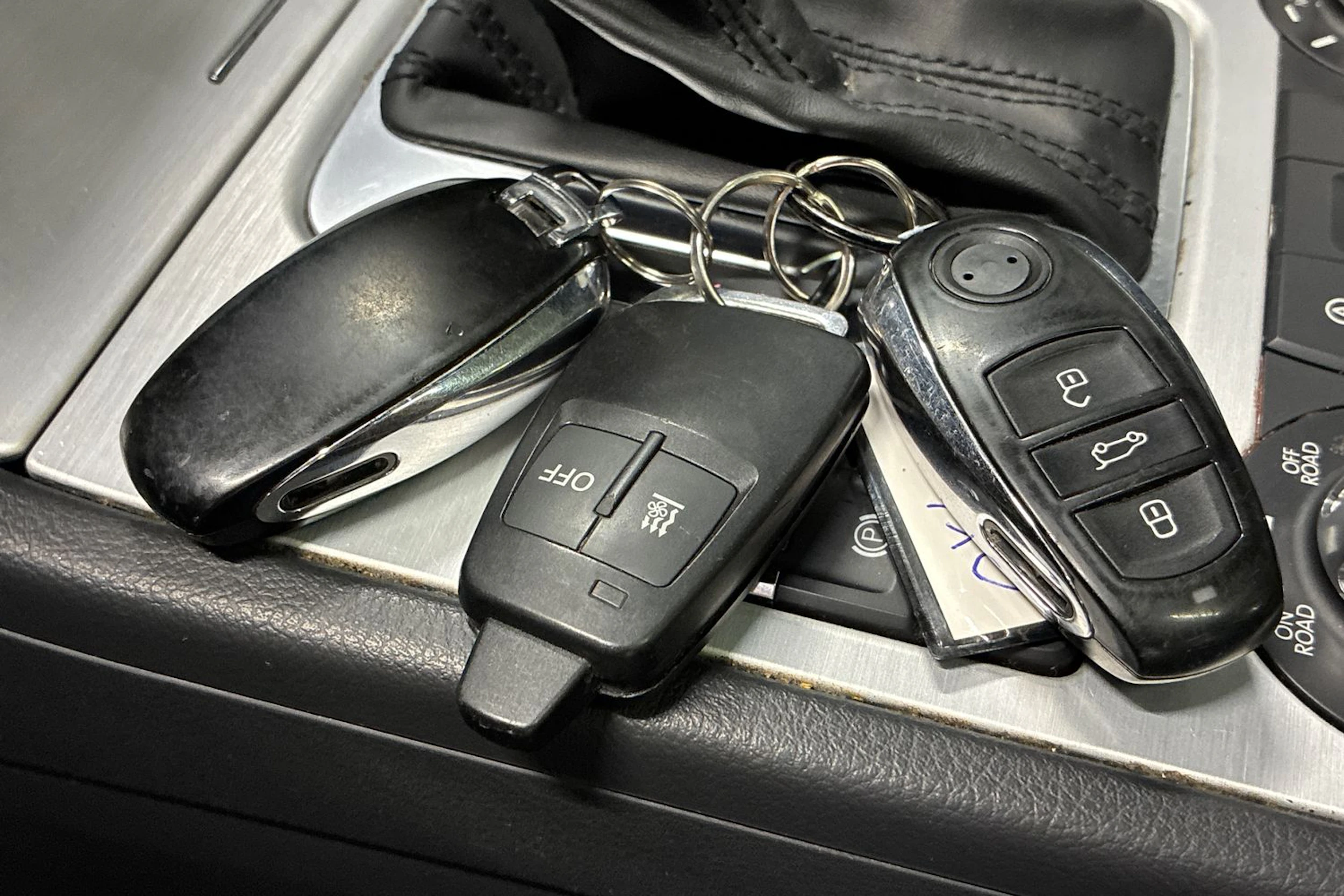 harmaa Volkswagen Touareg 2014 kuva 30.