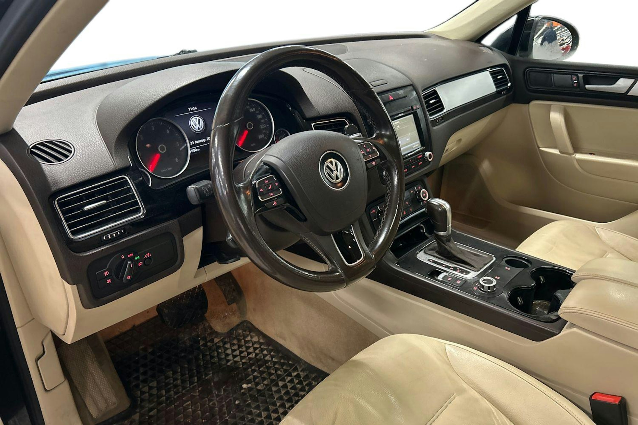 musta Volkswagen Touareg 2014 kuva 3.