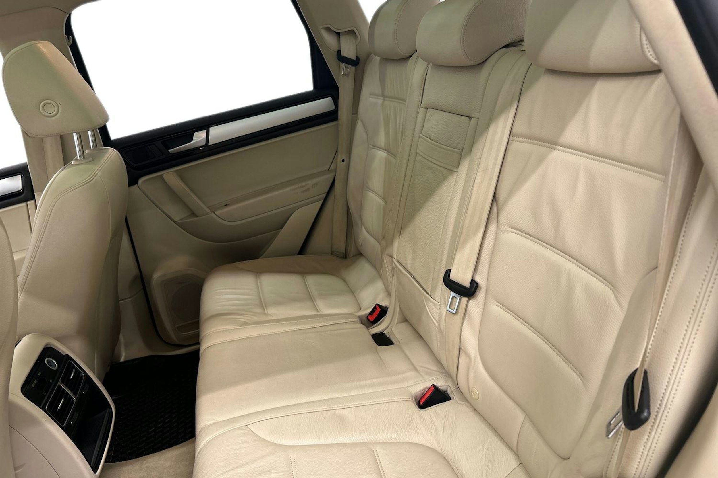 musta Volkswagen Touareg 2014 kuva 10.