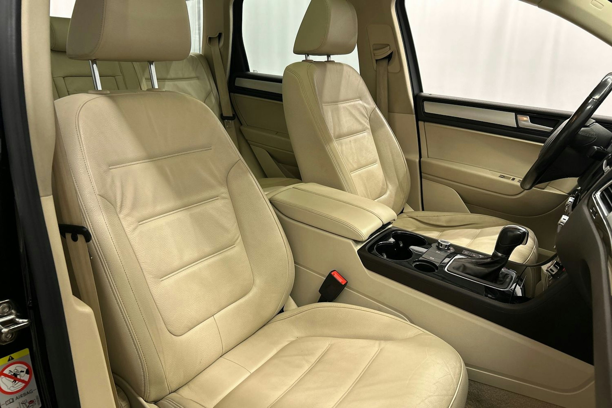 musta Volkswagen Touareg 2014 kuva 14.