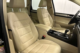 musta Volkswagen Touareg 2014 kuva 14.