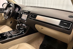 musta Volkswagen Touareg 2014 kuva 15.