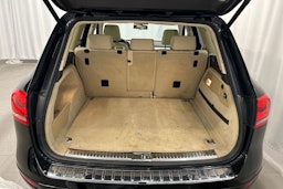 musta Volkswagen Touareg 2014 kuva 16.