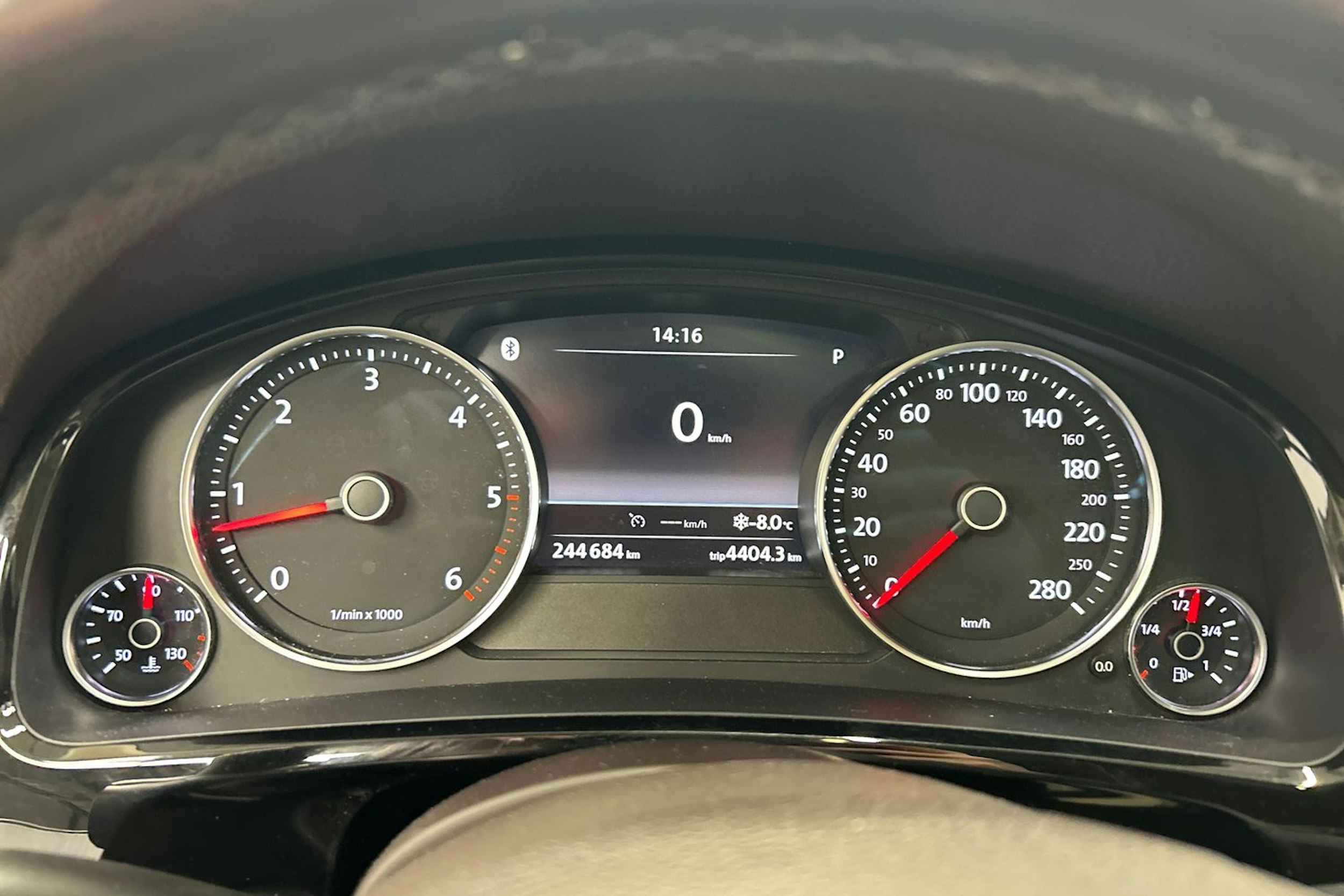 musta Volkswagen Touareg 2014 kuva 21.