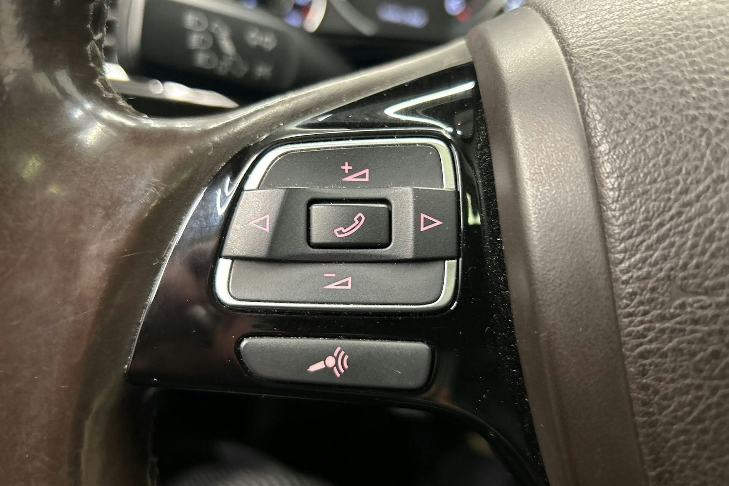 musta Volkswagen Touareg 2014 kuva 23.