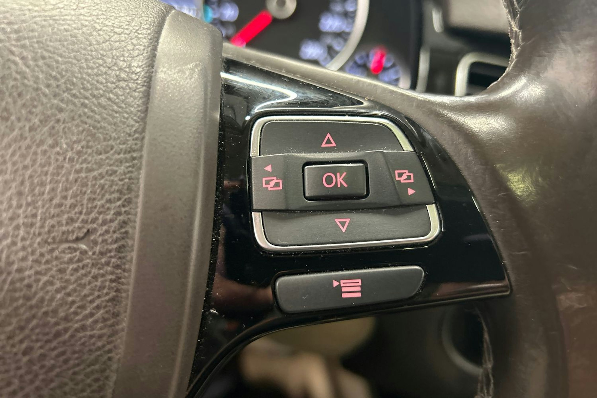 musta Volkswagen Touareg 2014 kuva 24.