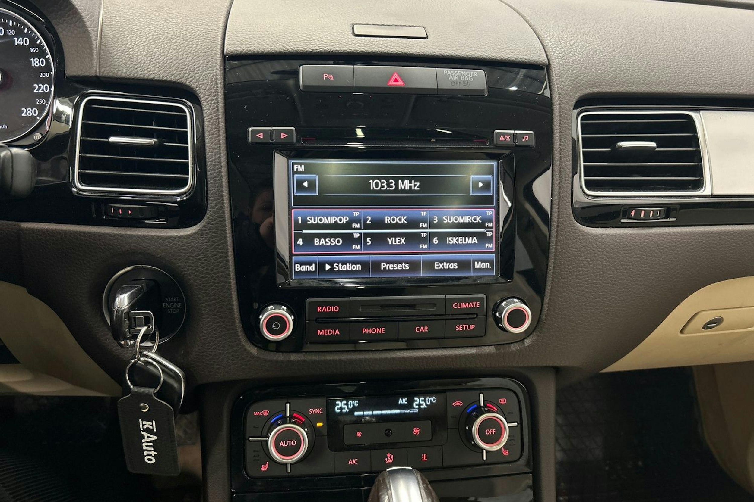 musta Volkswagen Touareg 2014 kuva 25.