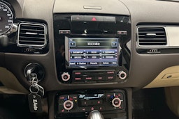 musta Volkswagen Touareg 2014 kuva 25.