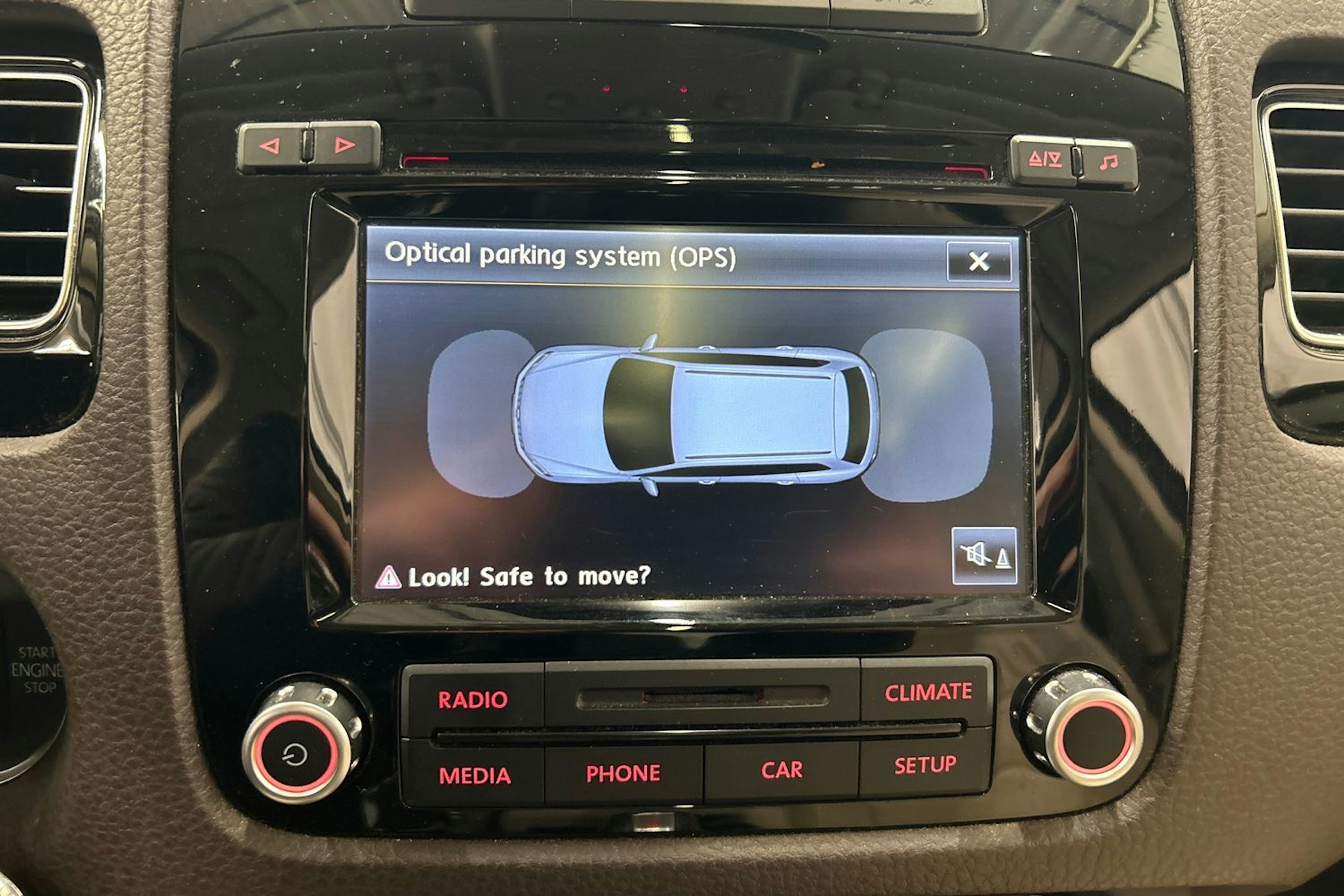 musta Volkswagen Touareg 2014 kuva 26.