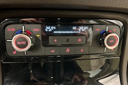 musta Volkswagen Touareg 2014 kuva 27.