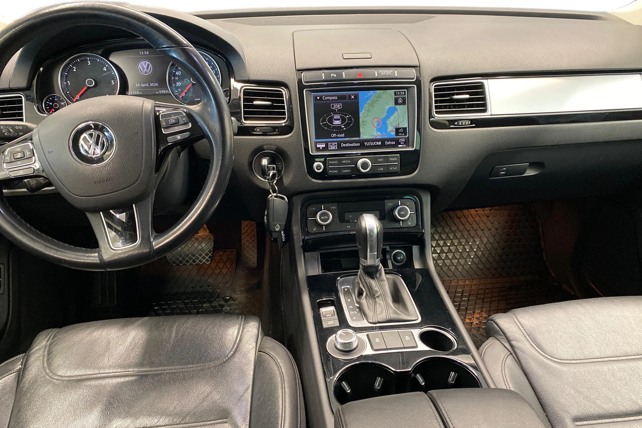 Harmaa Volkswagen TOUAREG 2015 kuva 9.