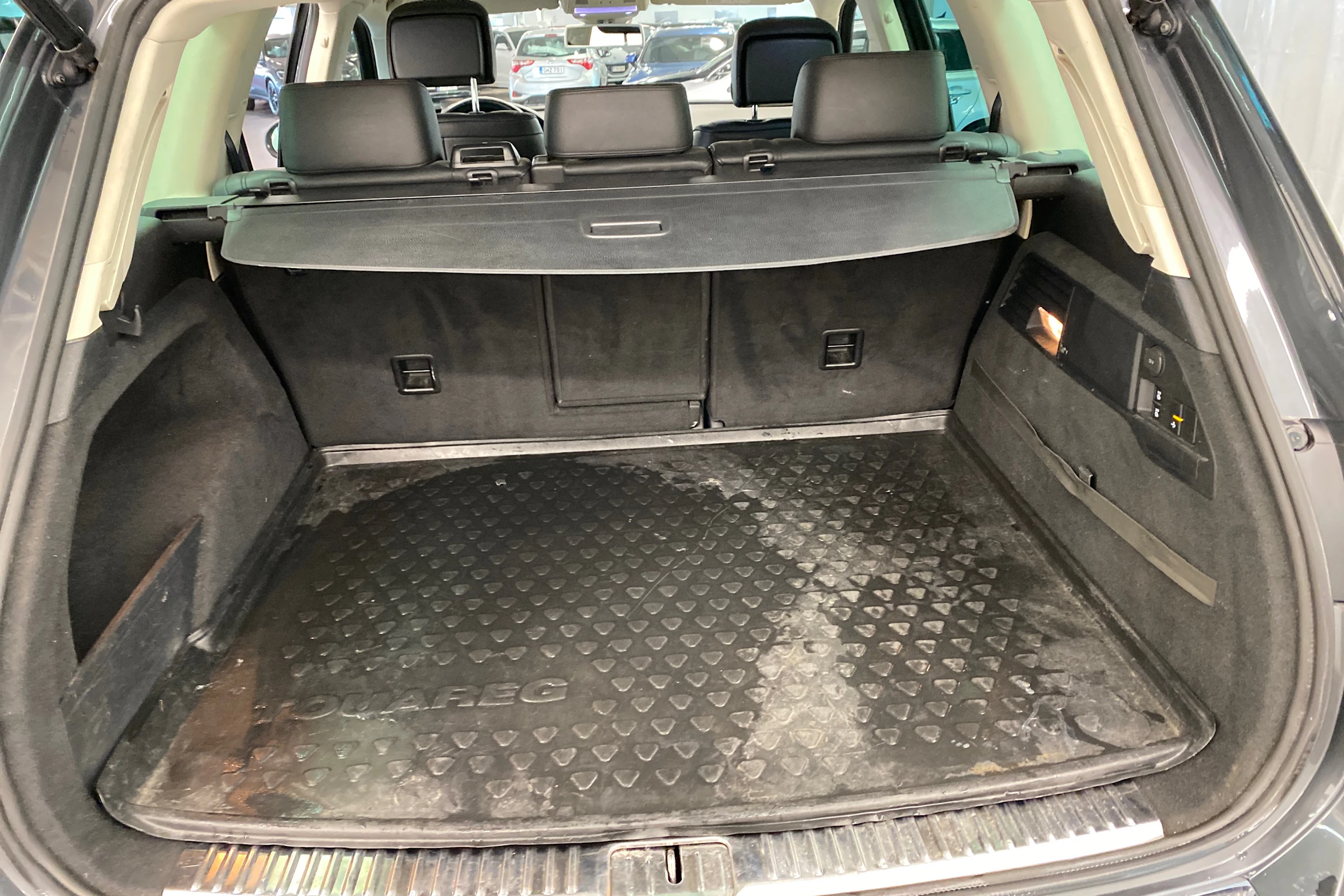 Harmaa Volkswagen TOUAREG 2015 kuva 15.