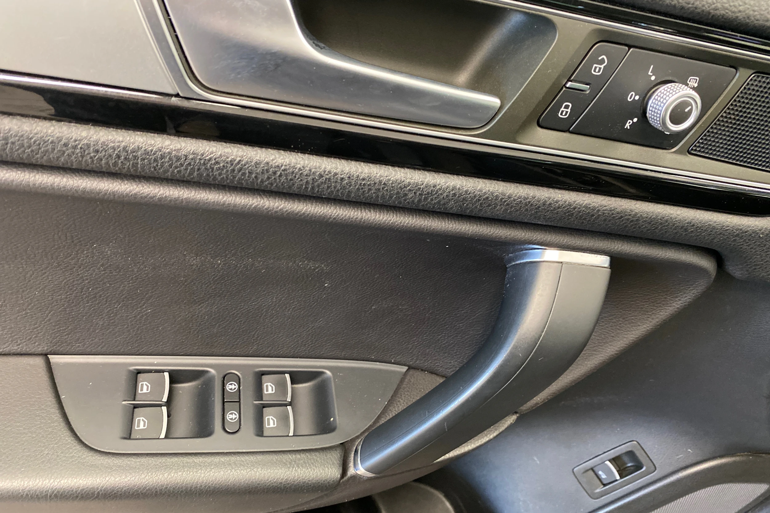 Harmaa Volkswagen TOUAREG 2015 kuva 21.