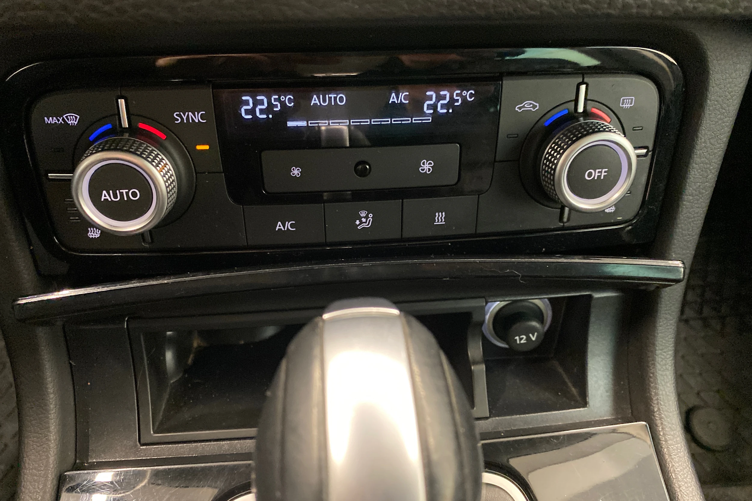 Harmaa Volkswagen TOUAREG 2015 kuva 27.